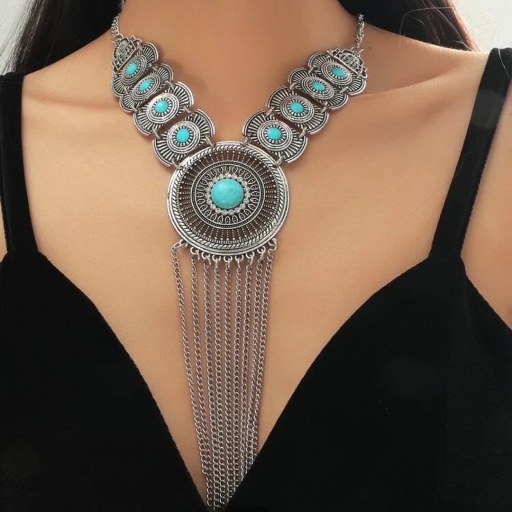 Metal tassel pendant vintage necklace